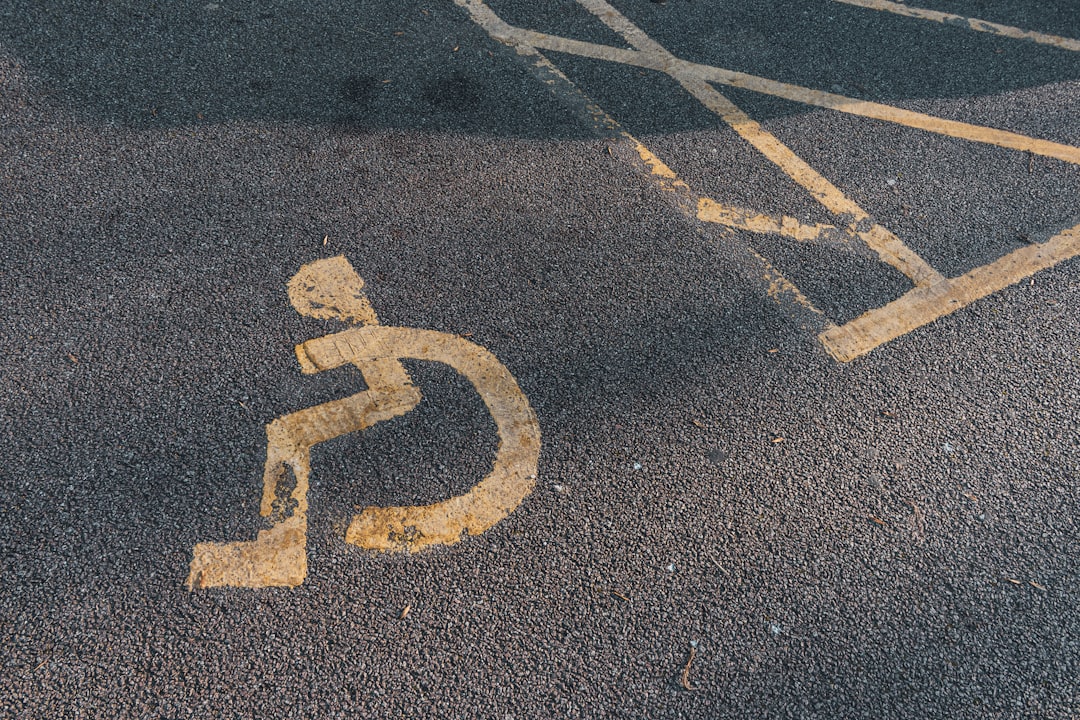 découvrez l'importance de l'accessibilité dans notre société moderne. apprenez comment rendre vos espaces et contenus accessibles à tous, incluant les personnes handicapées, afin de promouvoir l'inclusion et l'égalité des chances.