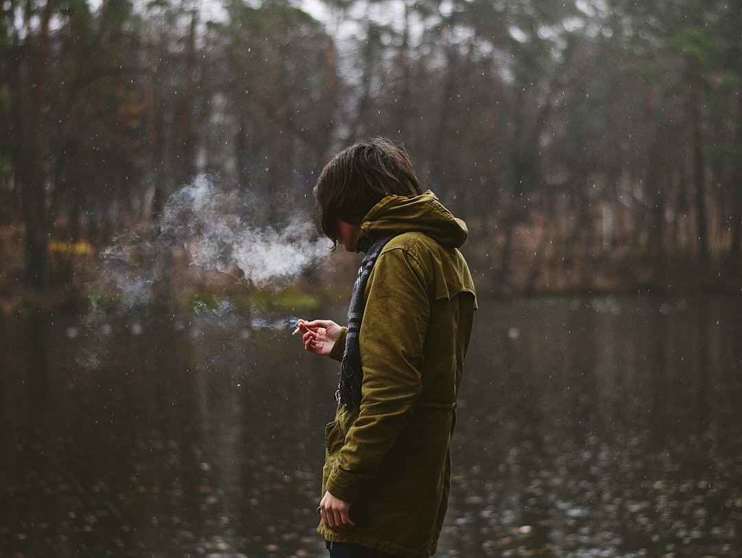 découvrez des conseils et des stratégies efficaces pour arrêter de fumer. transformez votre vie grâce à des méthodes éprouvées et un soutien adapté pour vous libérer du tabac.