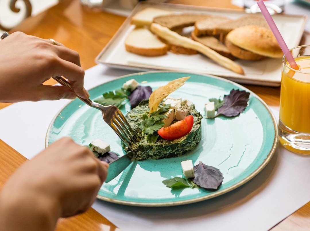 découvrez la richesse et la diversité de la cuisine méditerranéenne, un voyage culinaire aux saveurs ensoleillées, alliant fruits de mer, légumes frais et épices aromatiques. explorez des recettes traditionnelles et des plats emblématiques qui raviront vos papilles et vous transporteront au bord de la mer.