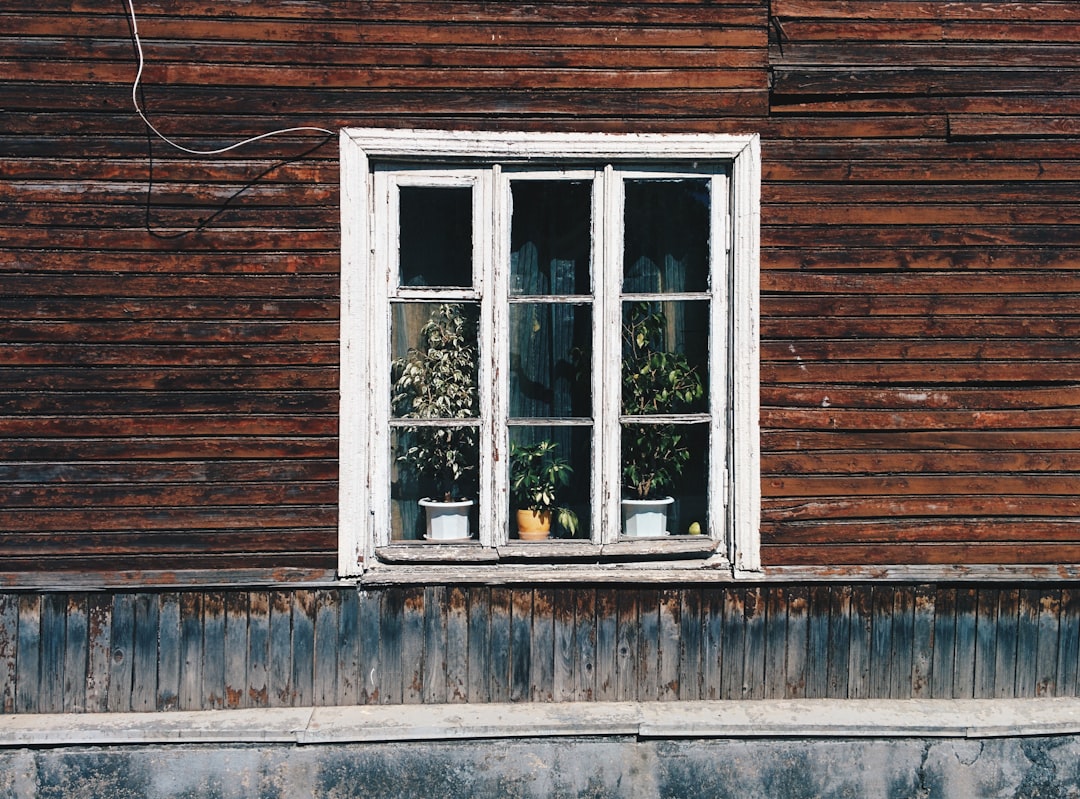 découvrez le charme unique d'une maison en bois, alliant esthétique chaleureuse et confort moderne. explorez les avantages écologiques et la durabilité de ce type d'habitat, idéal pour une vie en harmonie avec la nature.