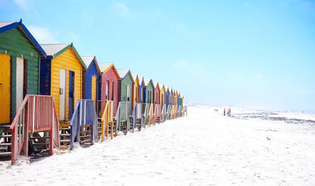 découvrez notre charmante maison de plage, un havre de paix où le confort rencontre la beauté naturelle. profitez d'une vue imprenable sur l'océan, des espaces de vie lumineux et une atmosphère relaxante, idéale pour des vacances inoubliables en bord de mer.