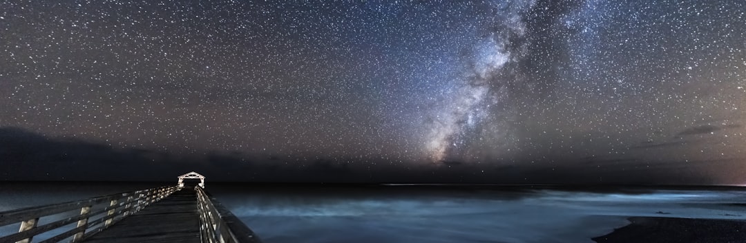 découvrez des plages paradisiaques où le sable fin et les eaux cristallines vous attendent. évadez-vous sur ces côtes de rêve, idéales pour la détente, les activités nautiques et des moments inoubliables au soleil.